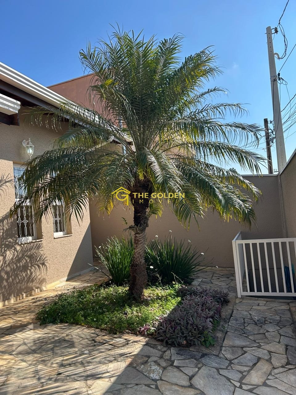 Casa à venda com 3 quartos, 220m² - Foto 2