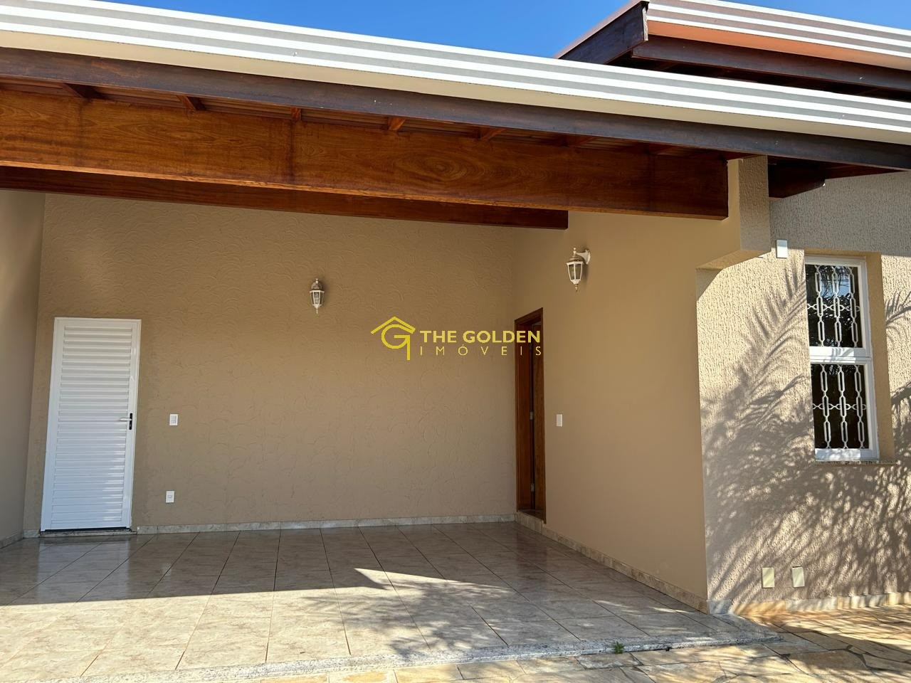 Casa à venda com 3 quartos, 220m² - Foto 1