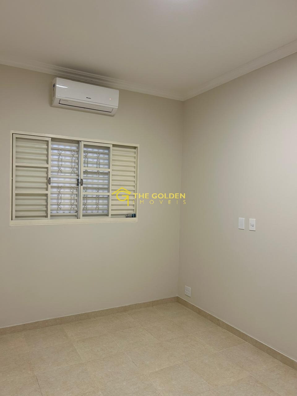 Casa à venda com 3 quartos, 220m² - Foto 3