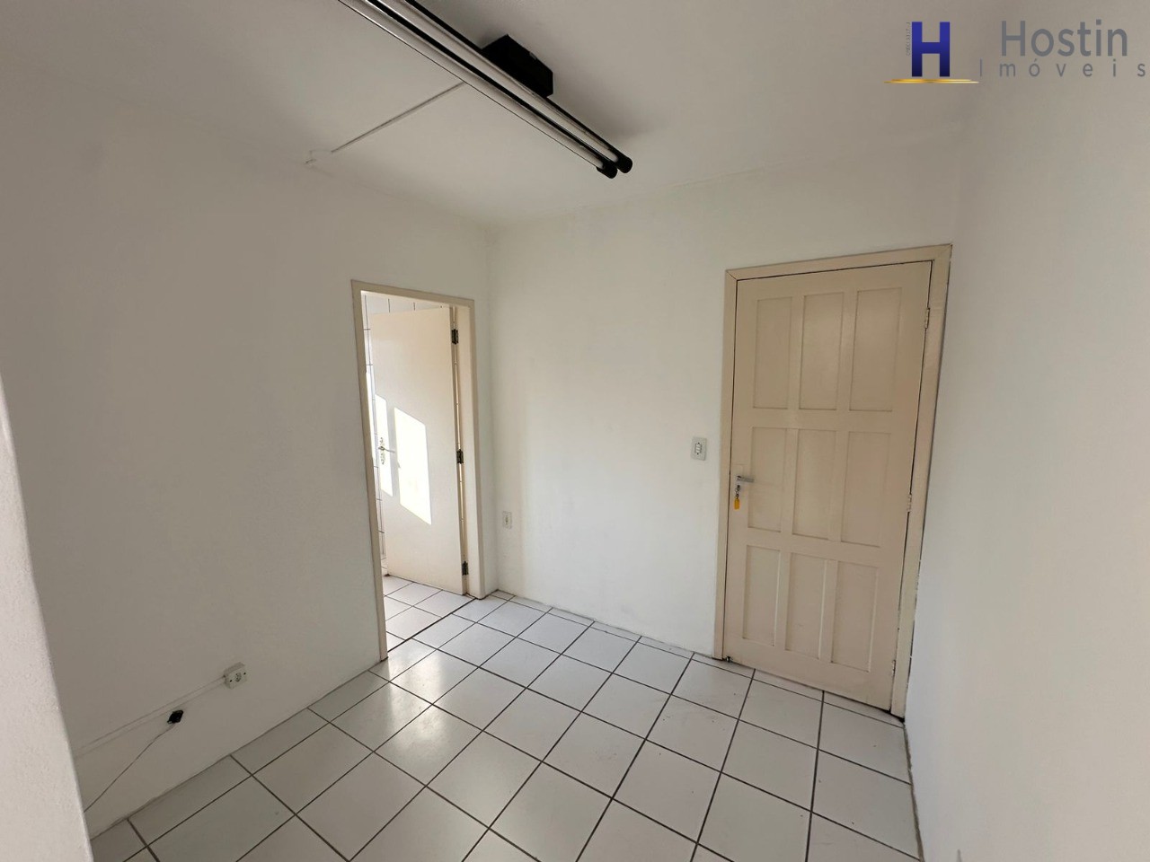 Conjunto Comercial-Sala para alugar com 1 quarto, 50m² - Foto 2