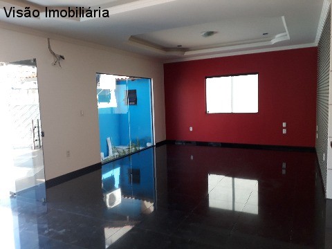 Casa à venda com 4 quartos, 260m² - Foto 1