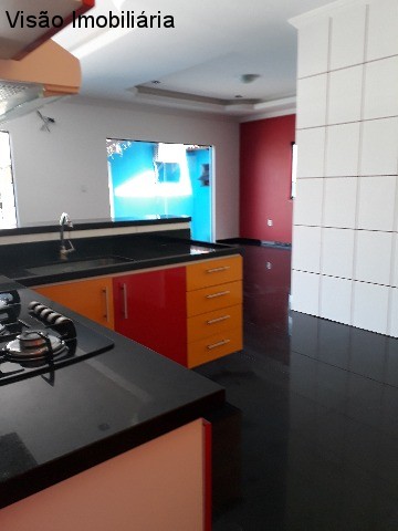 Casa à venda com 4 quartos, 260m² - Foto 3