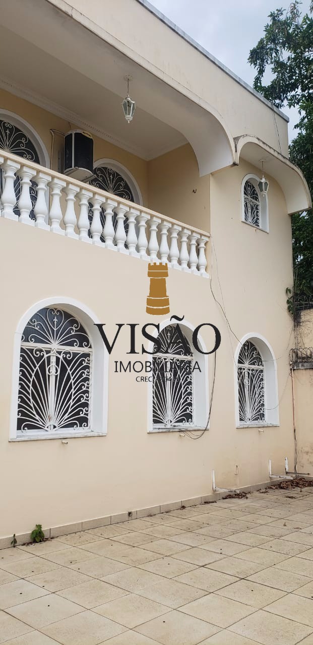 Casa à venda com 4 quartos, 300m² - Foto 1