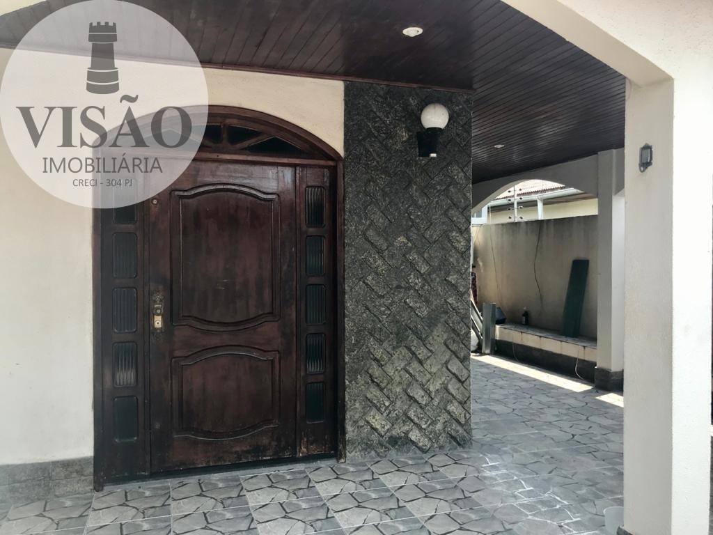 Casa à venda com 3 quartos, 300m² - Foto 2