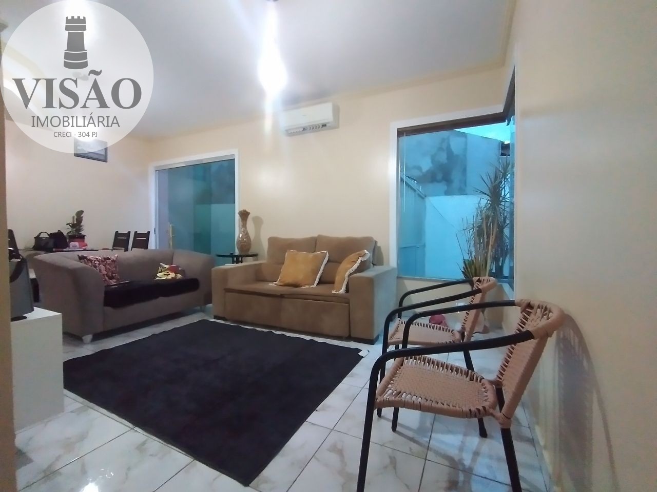 Casa à venda com 2 quartos, 200m² - Foto 1