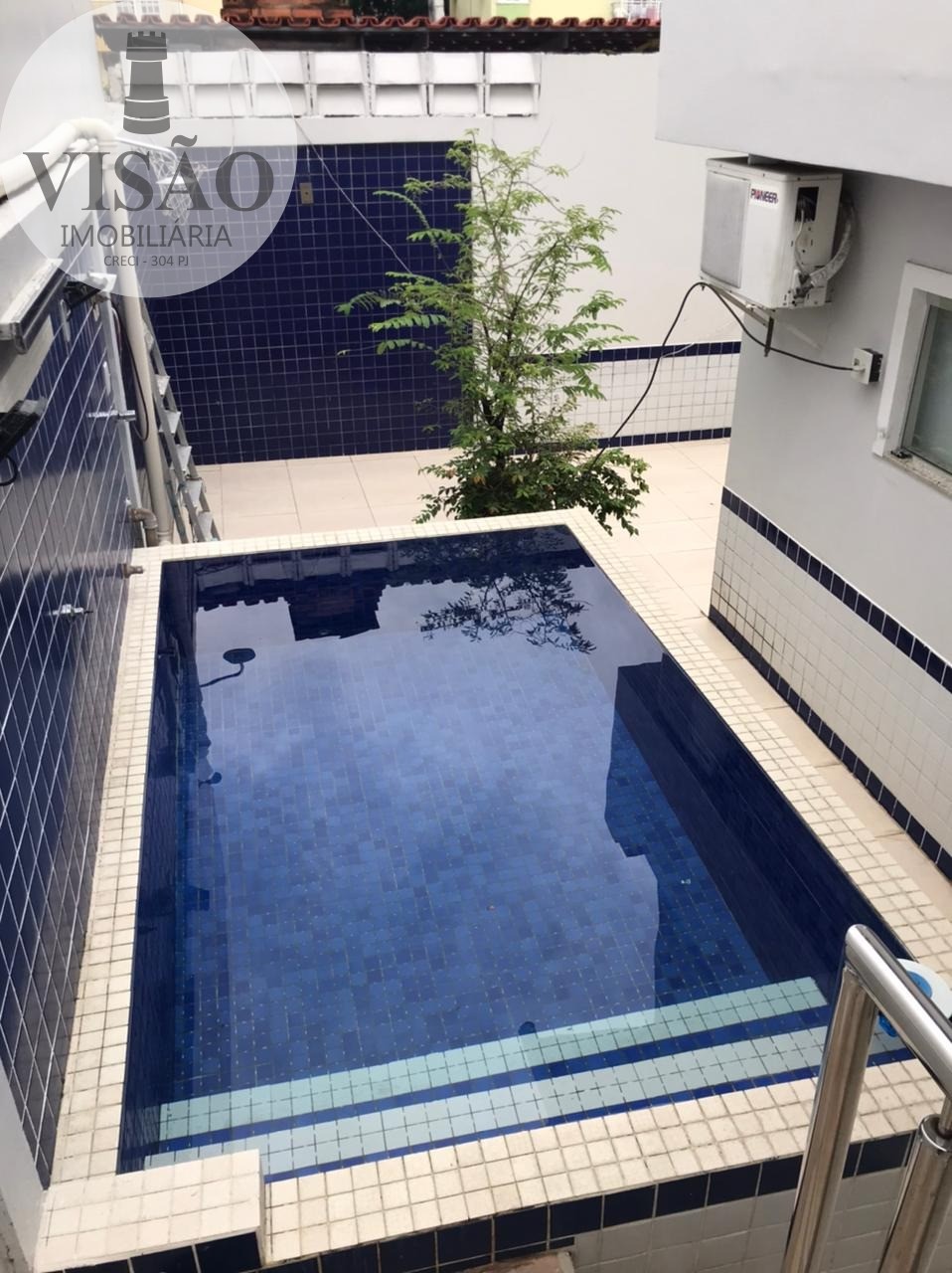 Casa à venda com 4 quartos, 400m² - Foto 1