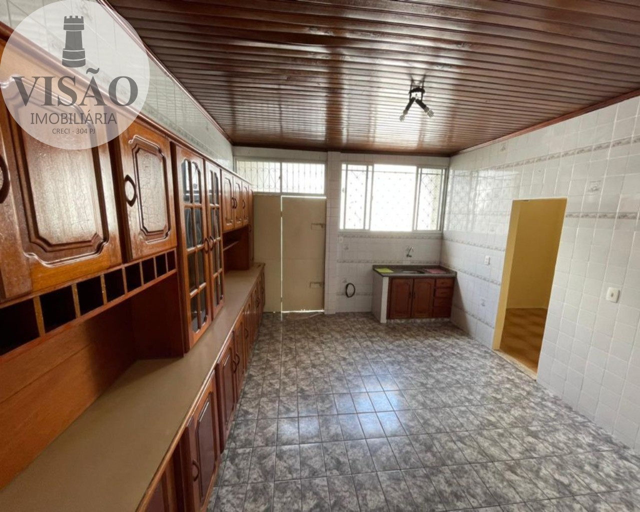 Casa à venda com 3 quartos, 252m² - Foto 2