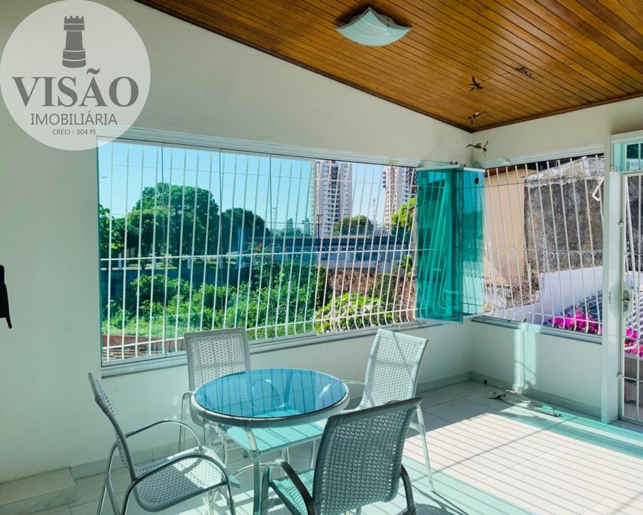 Casa à venda com 5 quartos, 300m² - Foto 1