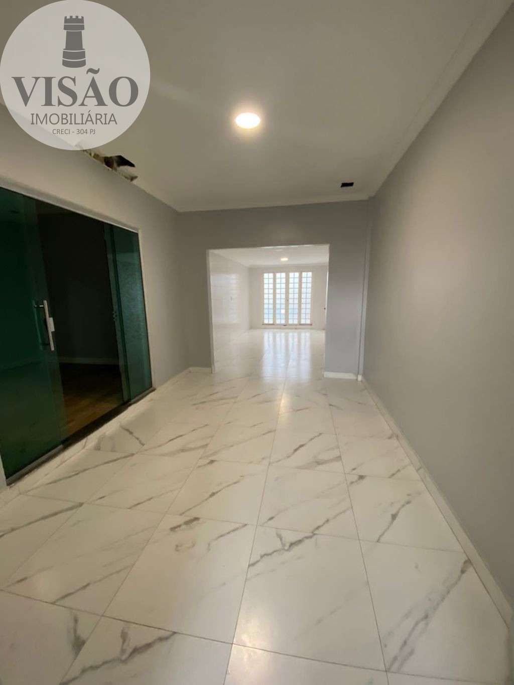 Casa à venda com 2 quartos, 450m² - Foto 2