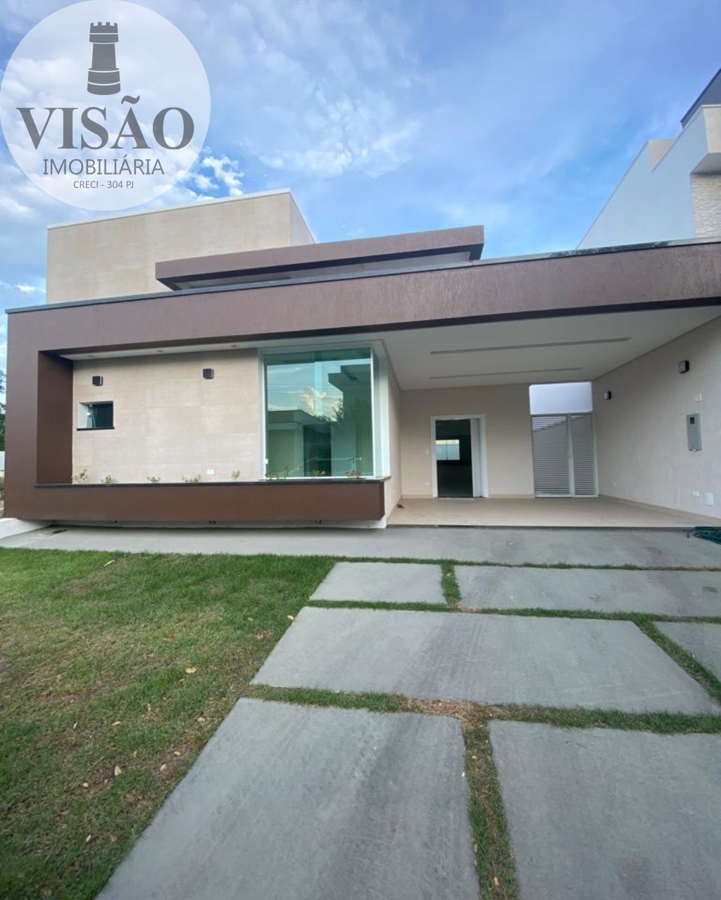 Casa à venda com 3 quartos, 245m² - Foto 1