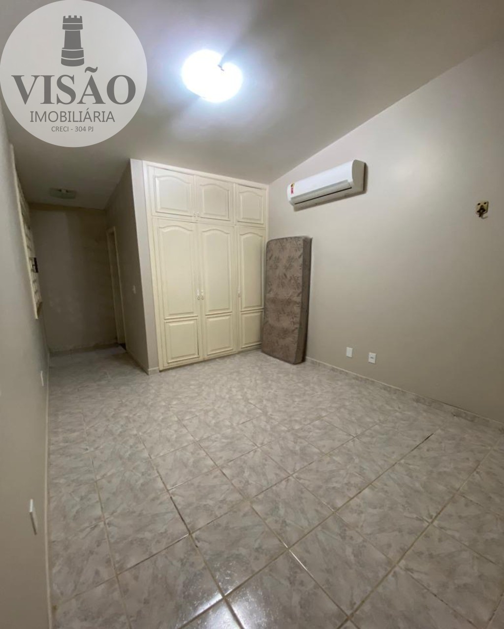 Casa à venda com 4 quartos, 250m² - Foto 5