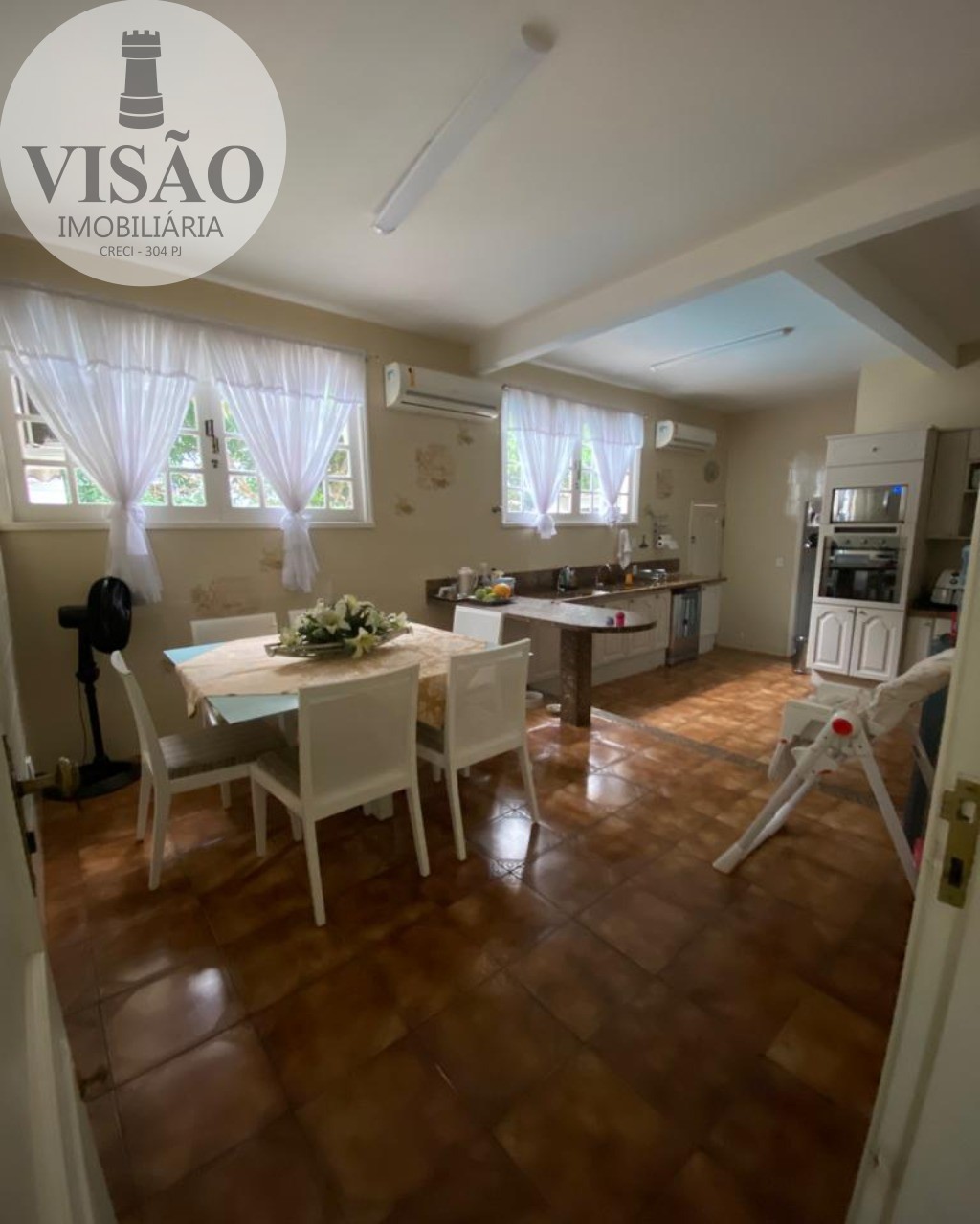 Casa à venda com 4 quartos, 250m² - Foto 3