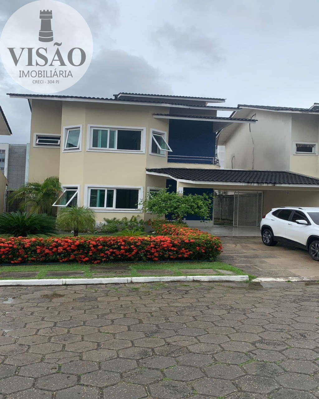 Casa à venda com 4 quartos, 270m² - Foto 1