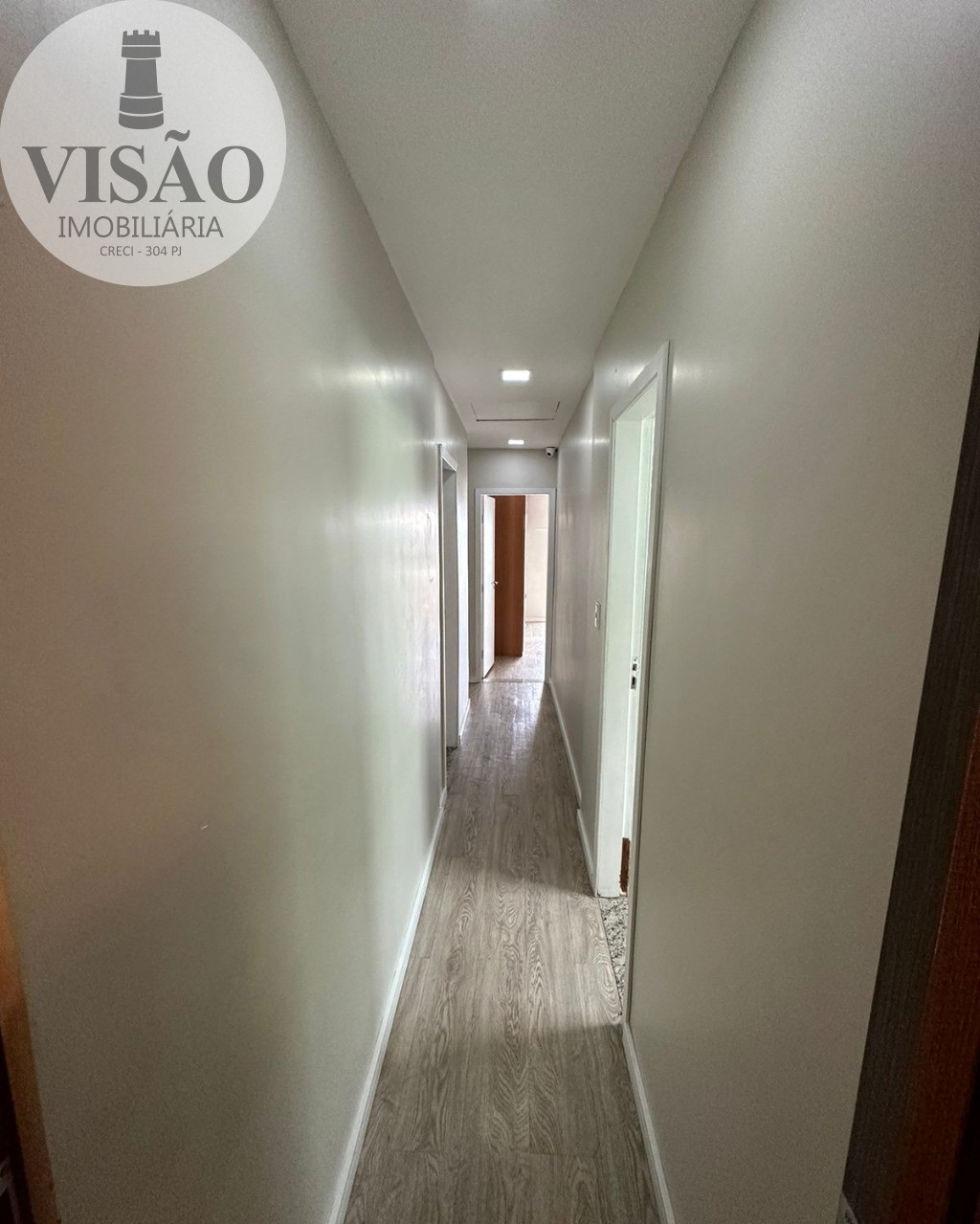 Casa à venda com 3 quartos, 420m² - Foto 2