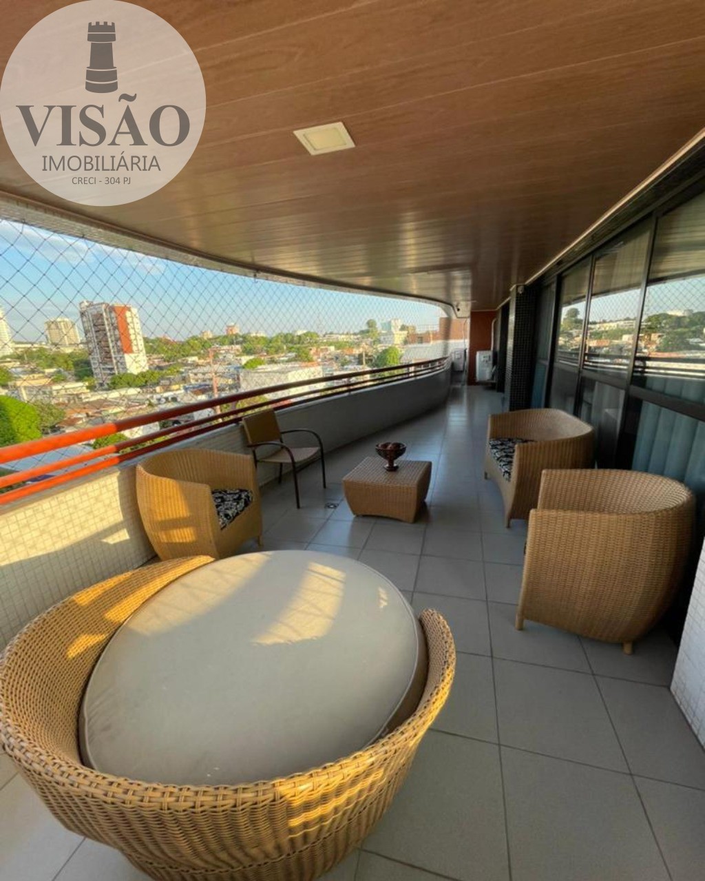 Apartamento à venda com 4 quartos, 221m² - Foto 1