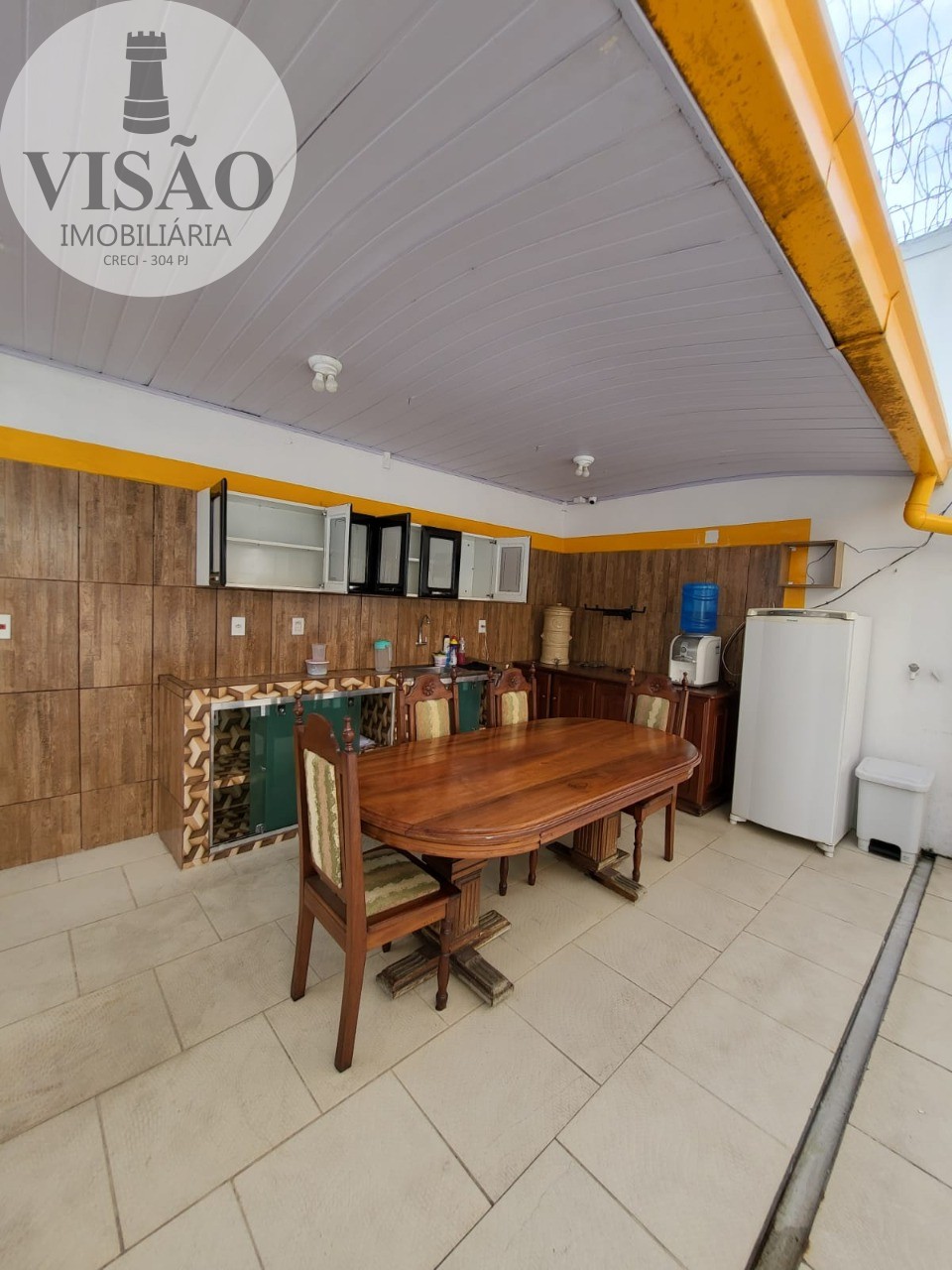 Casa à venda e aluguel com 2 quartos, 100m² - Foto 1