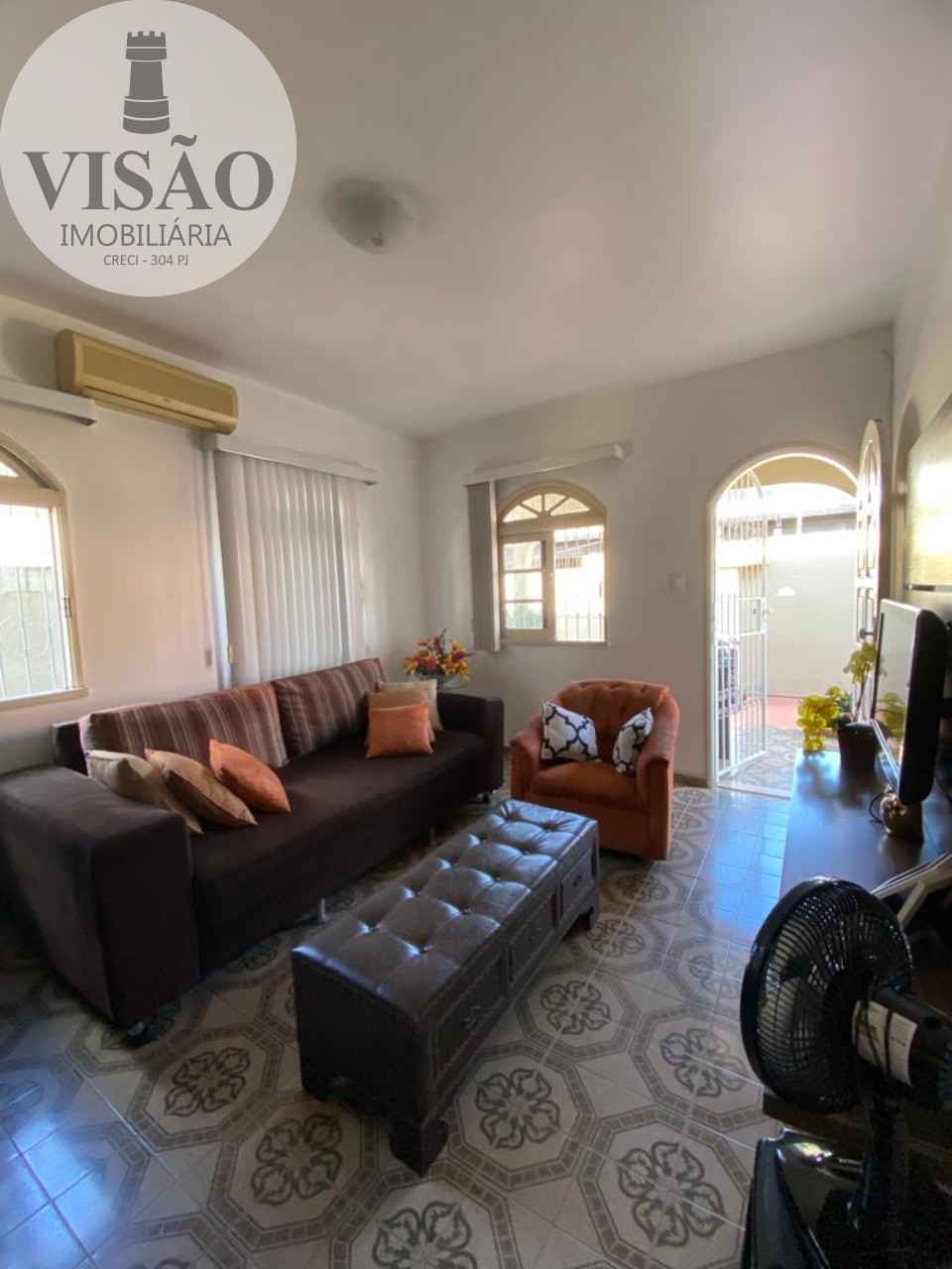 Casa à venda com 3 quartos, 230m² - Foto 1