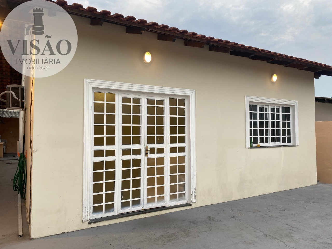 Casa à venda com 4 quartos, 292m² - Foto 1