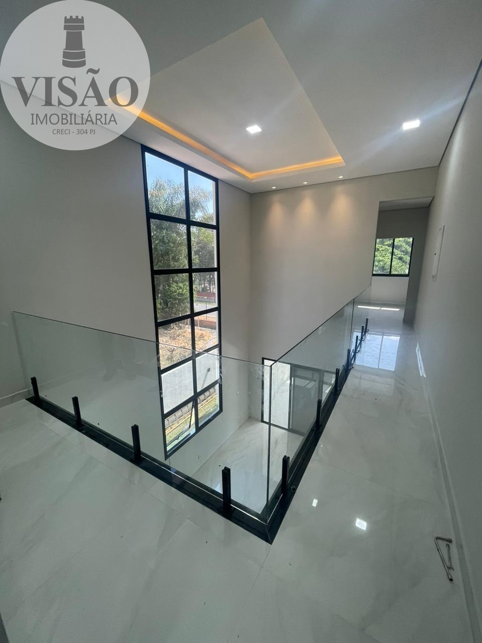 Casa à venda com 3 quartos, 300m² - Foto 2