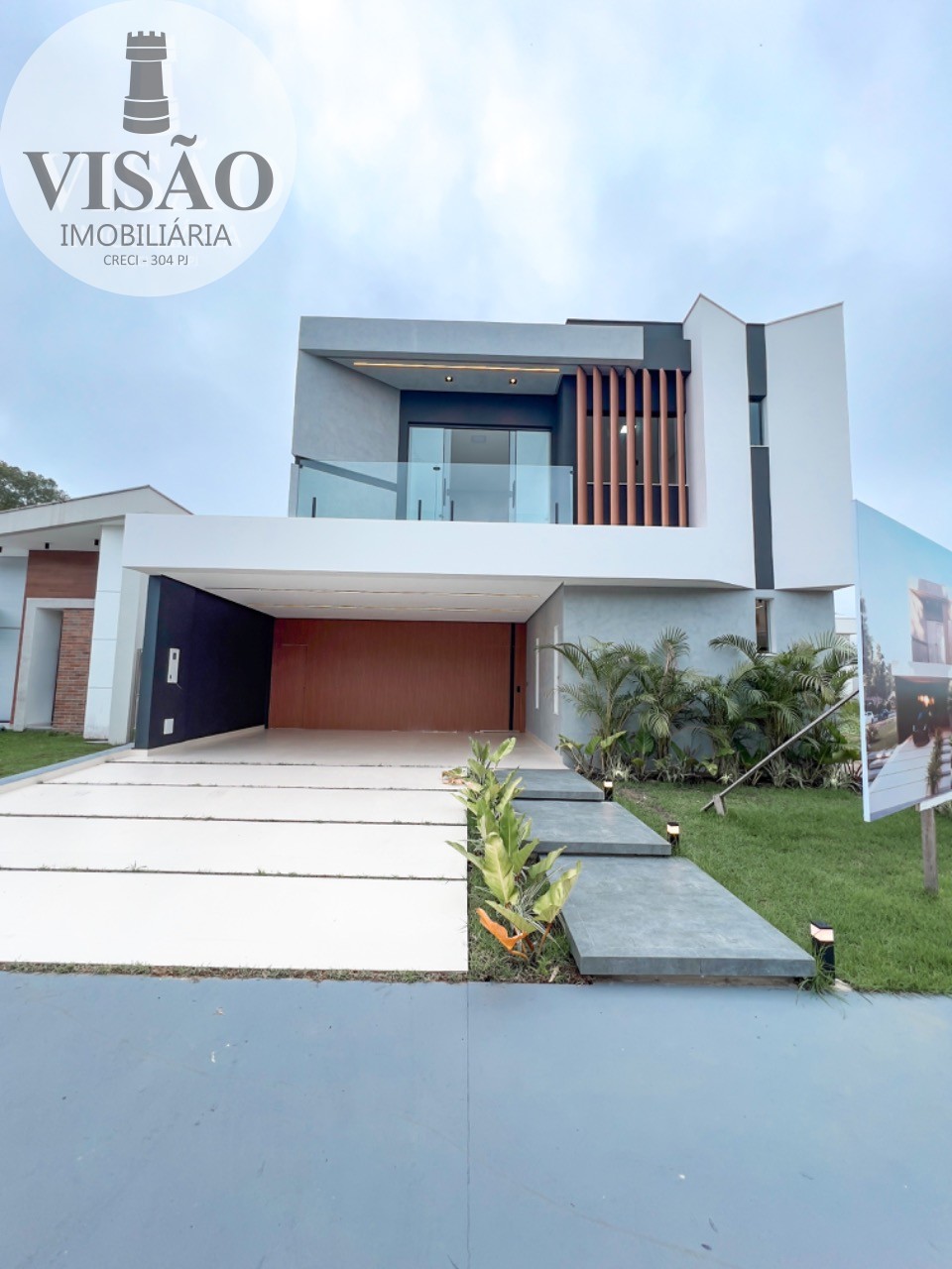 Casa à venda com 4 quartos, 350m² - Foto 1