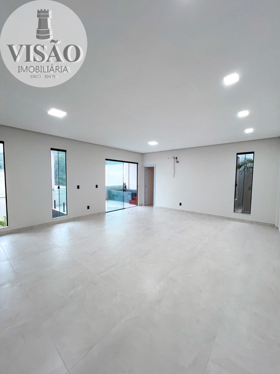 Casa à venda com 4 quartos, 350m² - Foto 2