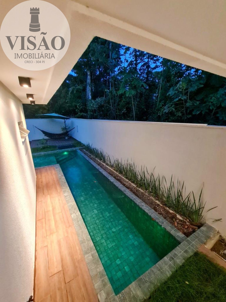 Casa à venda com 3 quartos, 315m² - Foto 2