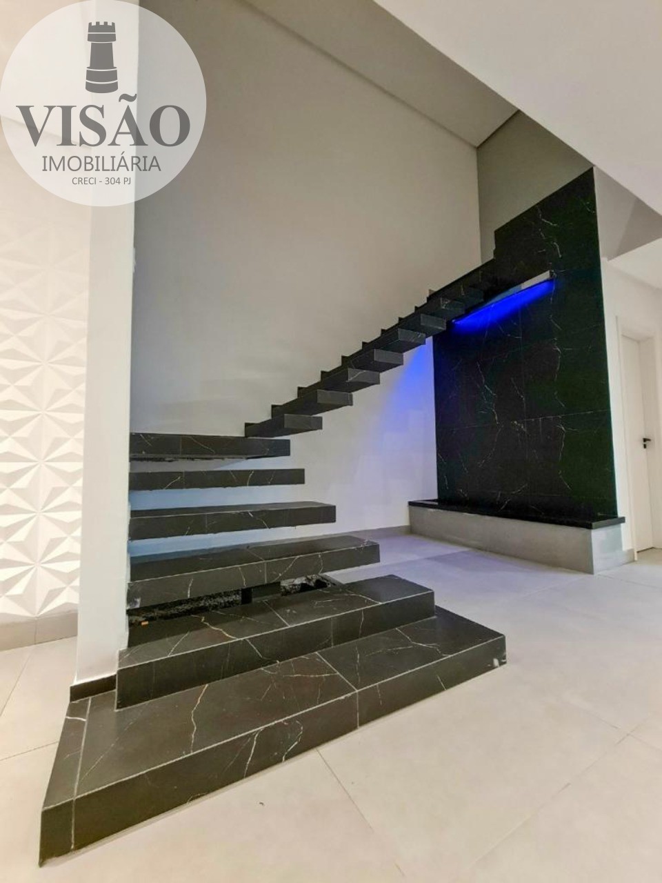 Casa à venda com 3 quartos, 315m² - Foto 4