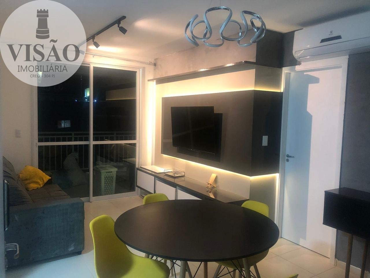 Apartamento à venda com 2 quartos, 60m² - Foto 1