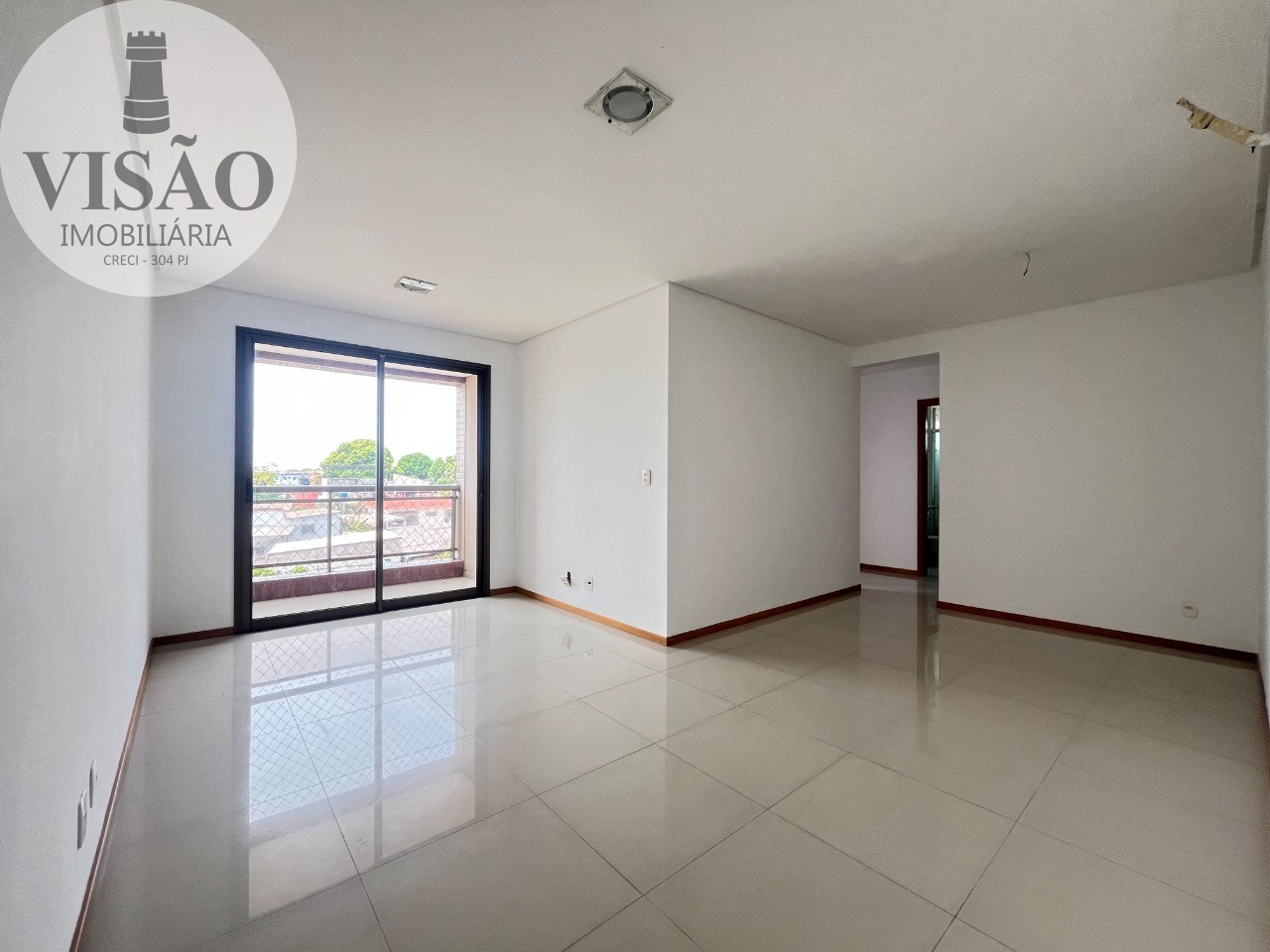 Apartamento à venda com 3 quartos, 110m² - Foto 1