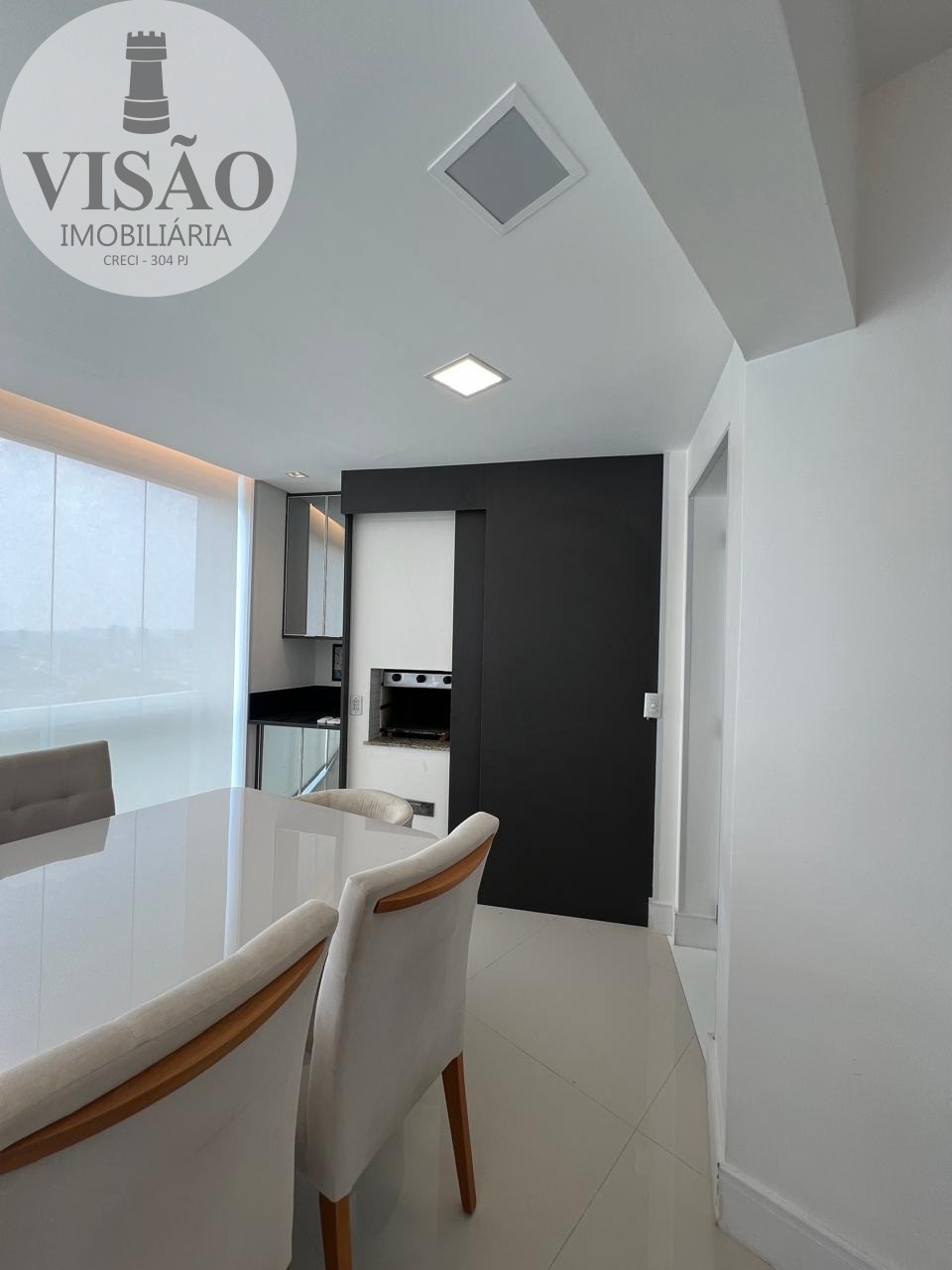 Apartamento à venda com 3 quartos, 115m² - Foto 2