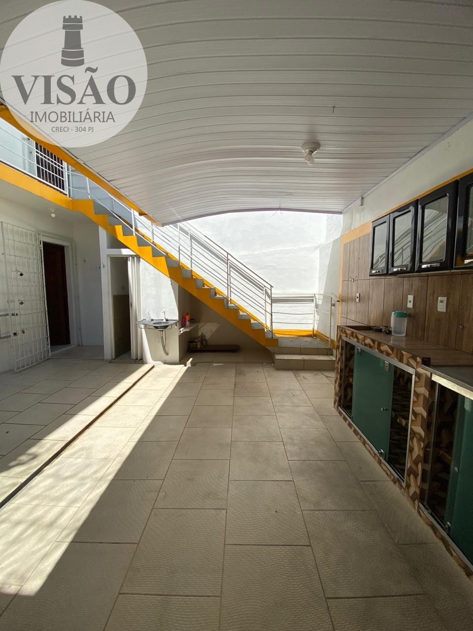 Casa à venda e aluguel com 2 quartos, 100m² - Foto 1