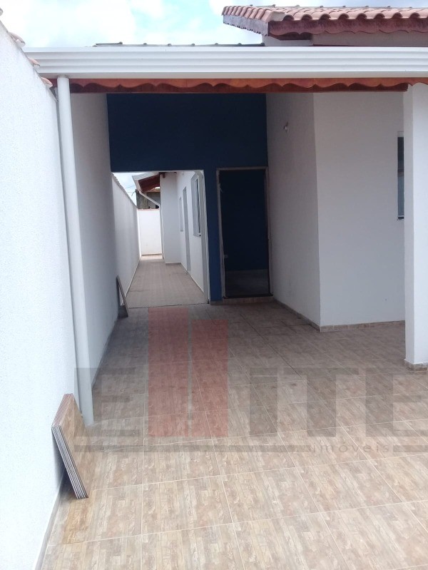 Casa à venda com 2 quartos, 84m² - Foto 1