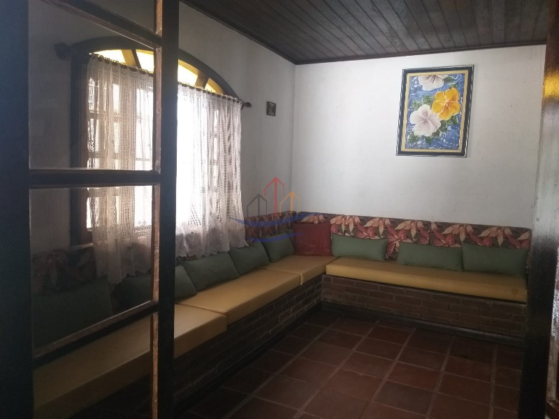 Casa à venda com 2 quartos, 80m² - Foto 2