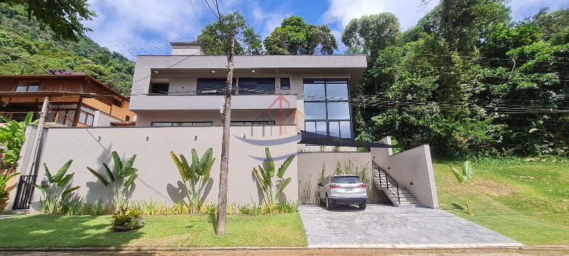 Casa de Condomínio à venda com 4 quartos, 230m² - Foto 1