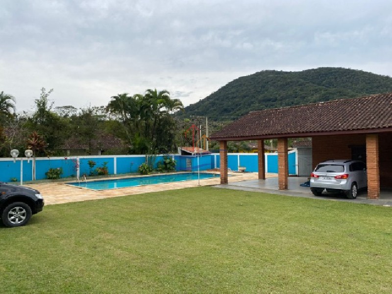 Casa à venda com 8 quartos, 600m² - Foto 1