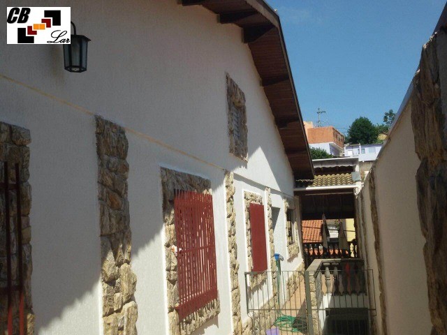 Sobrado à venda com 4 quartos, 300m² - Foto 1