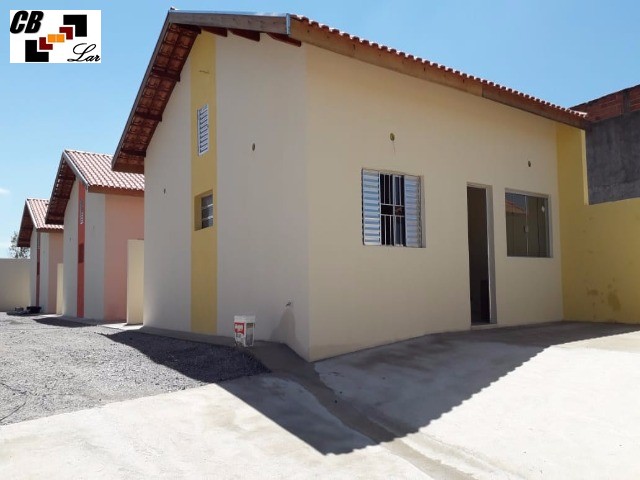 Casa à venda com 2 quartos, 65m² - Foto 1