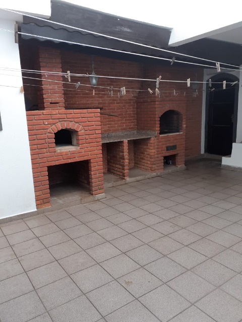 Sobrado à venda com 3 quartos, 300m² - Foto 1