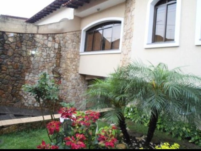 Casa à venda com 3 quartos, 300m² - Foto 1