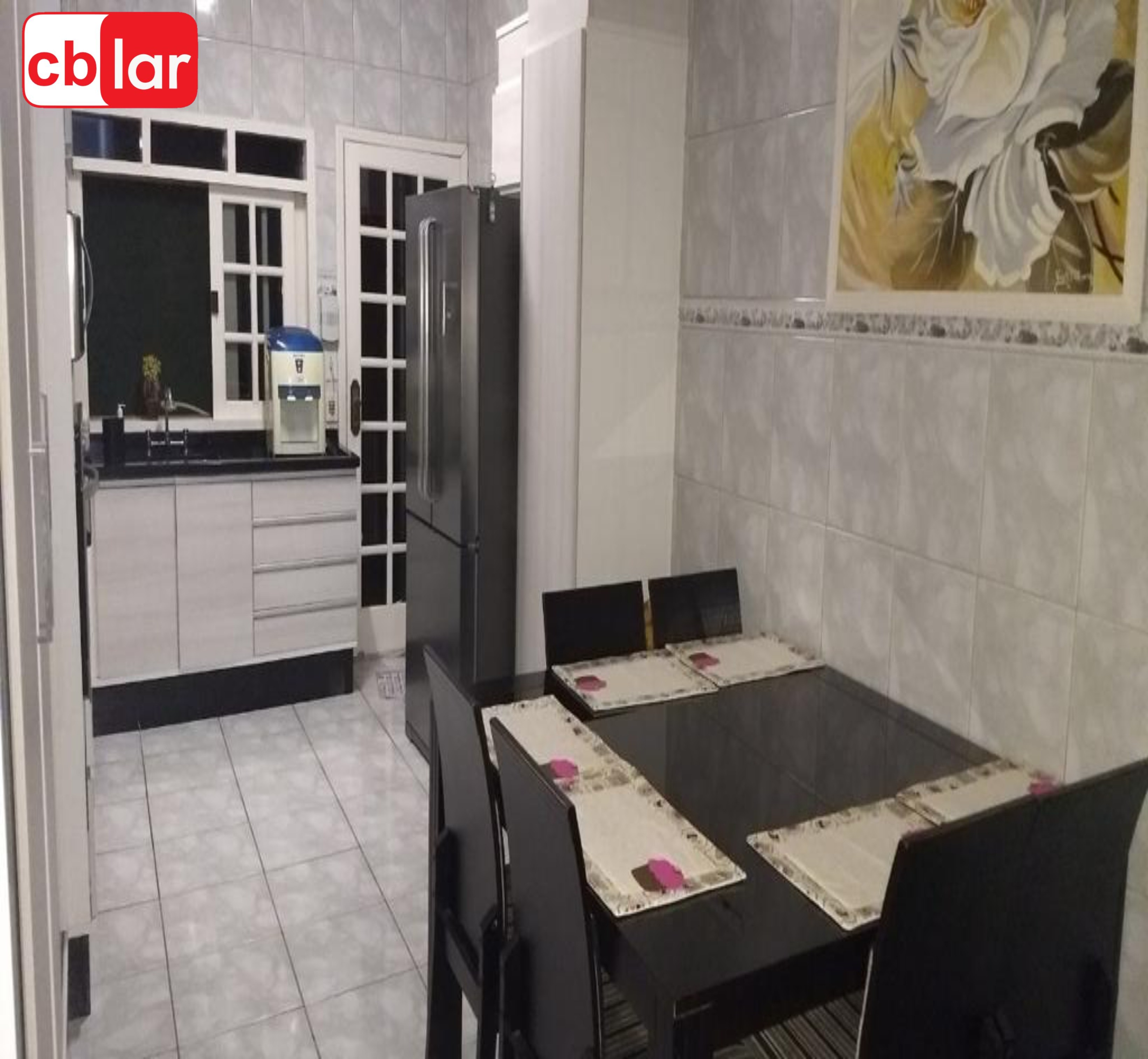 Casa à venda com 3 quartos, 250m² - Foto 1