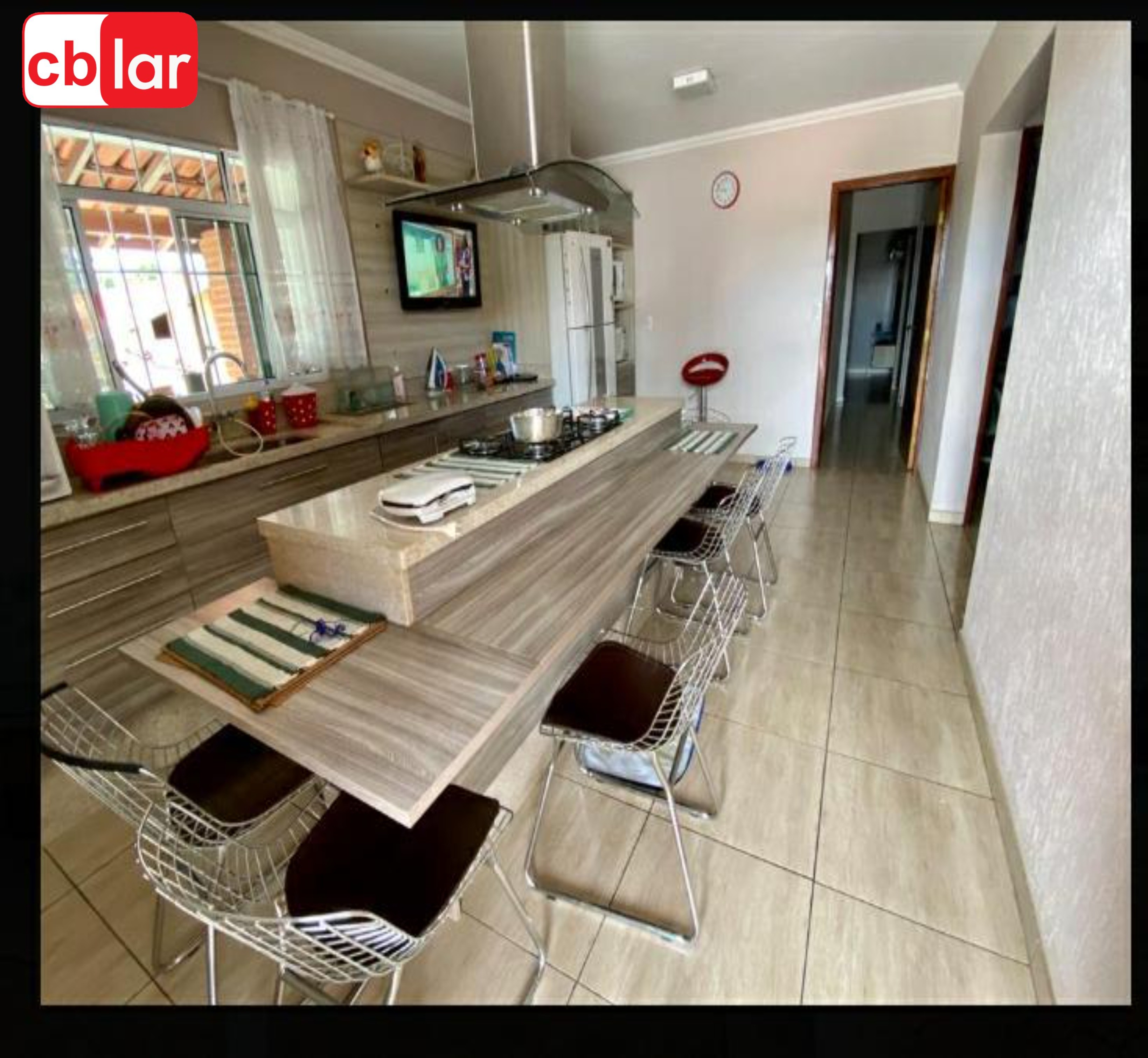 Fazenda à venda com 6 quartos, 1037m² - Foto 1