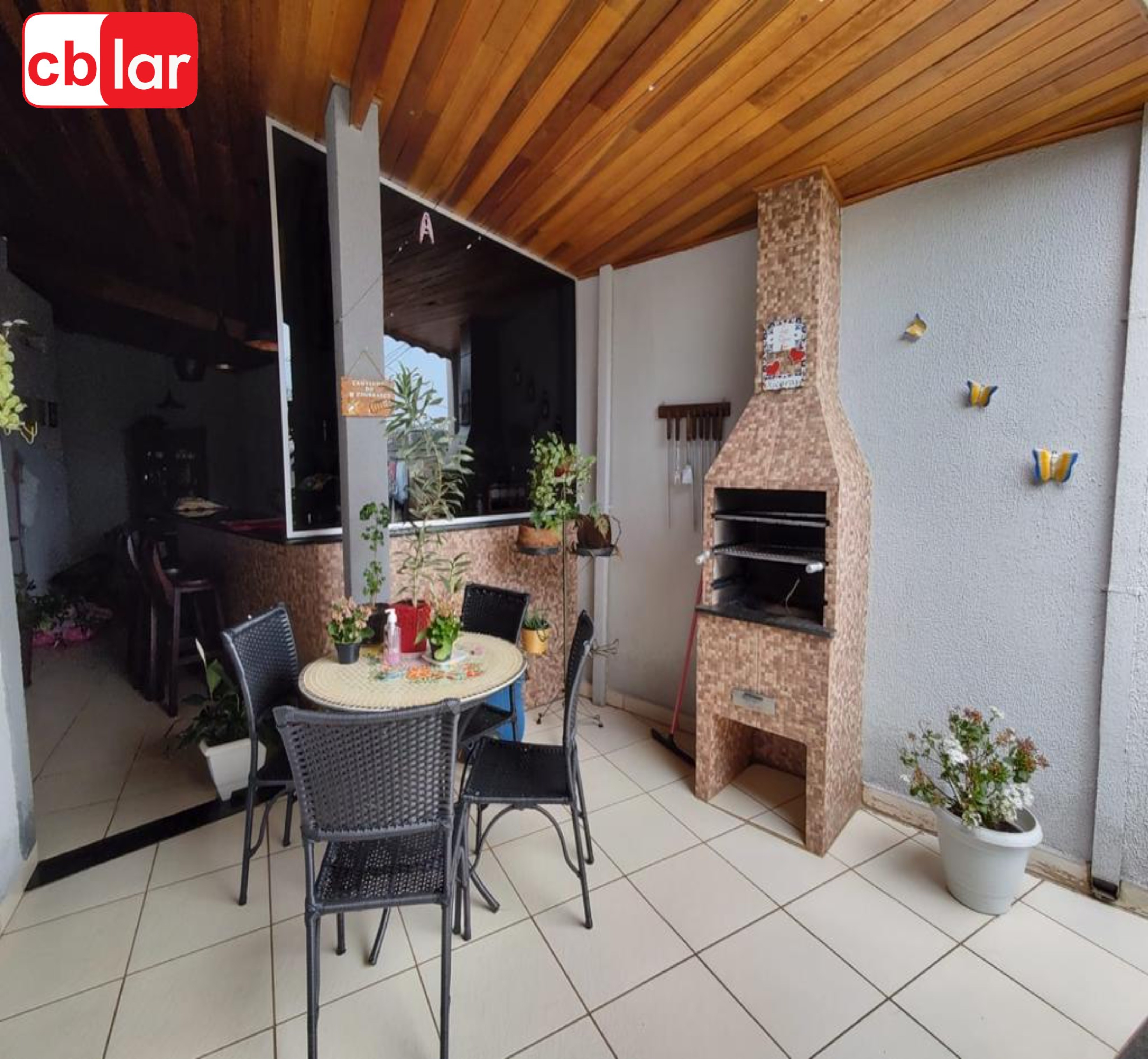 Casa à venda com 2 quartos, 200m² - Foto 1