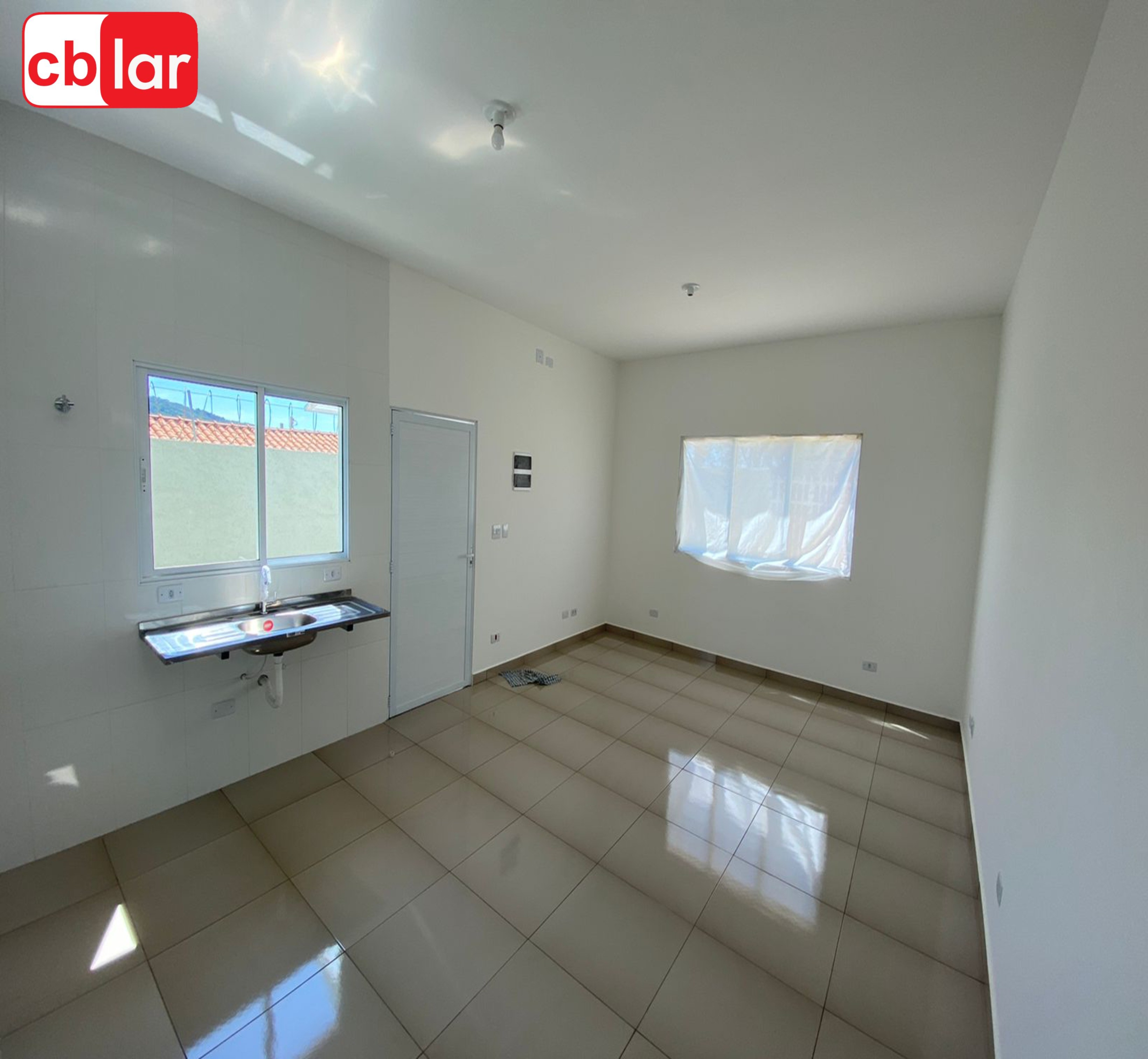 Casa à venda com 2 quartos, 140m² - Foto 1