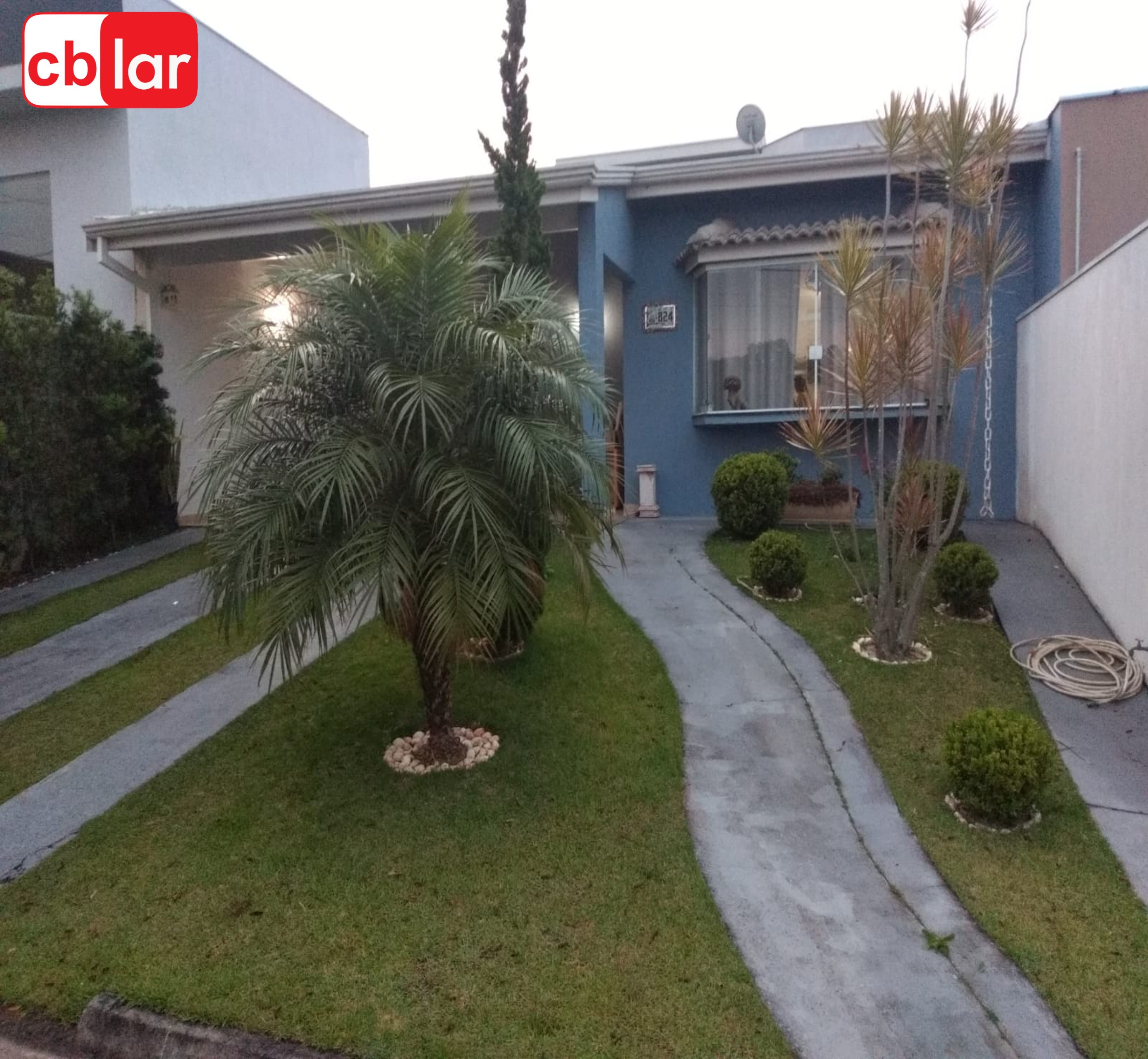 Casa à venda com 3 quartos, 300m² - Foto 1