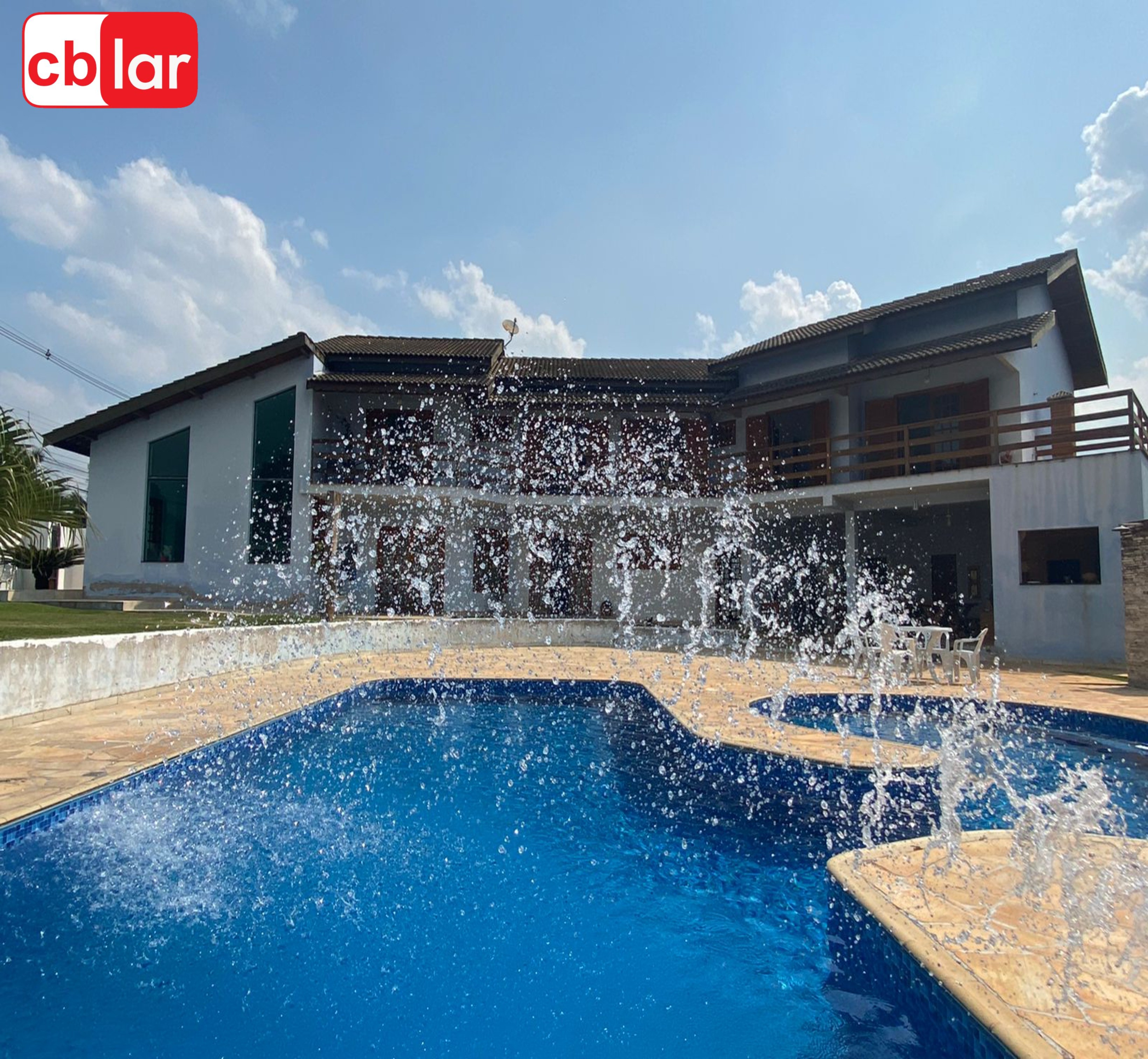 Fazenda à venda com 5 quartos, 560m² - Foto 1