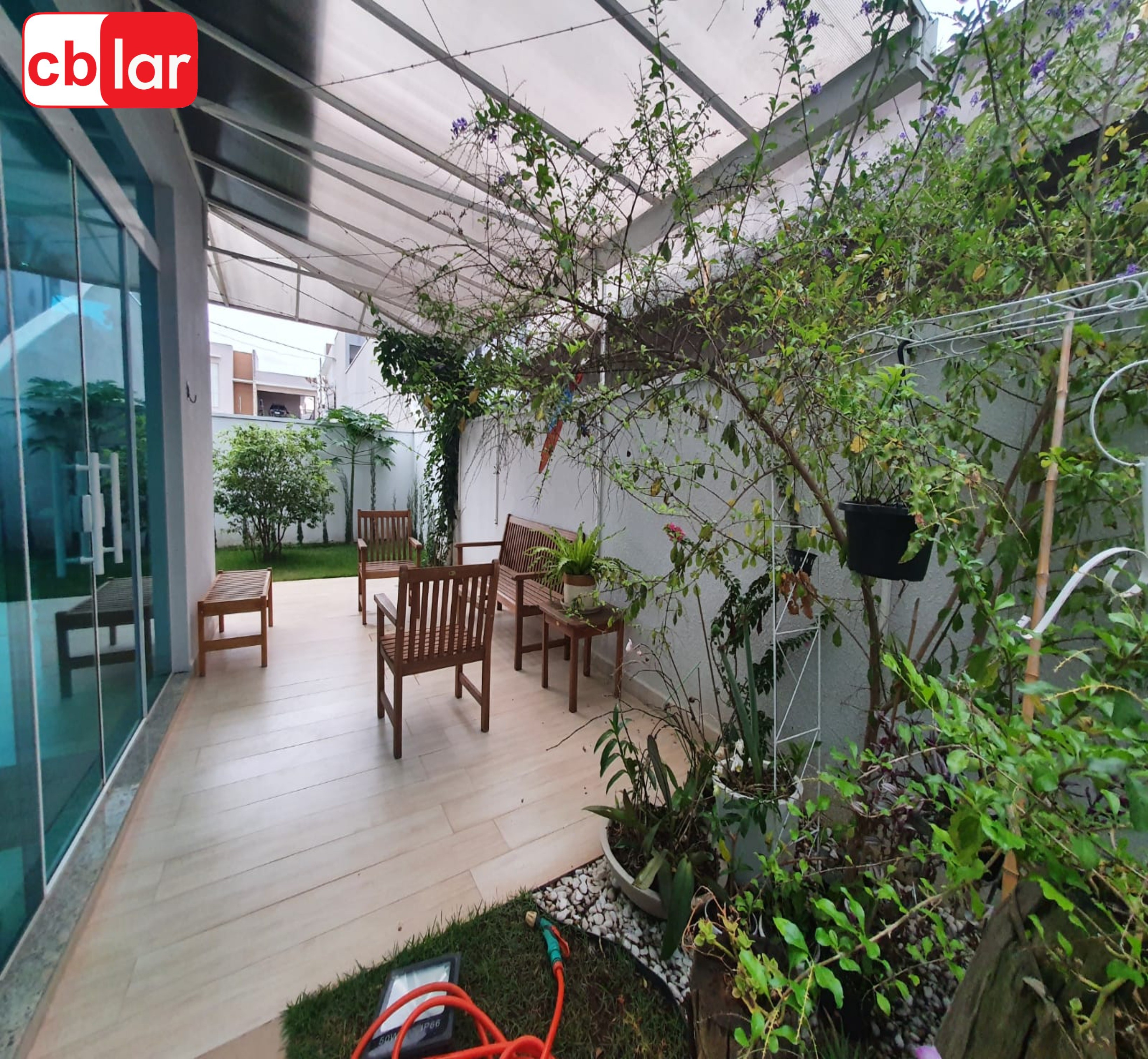 Casa à venda com 4 quartos, 300m² - Foto 4