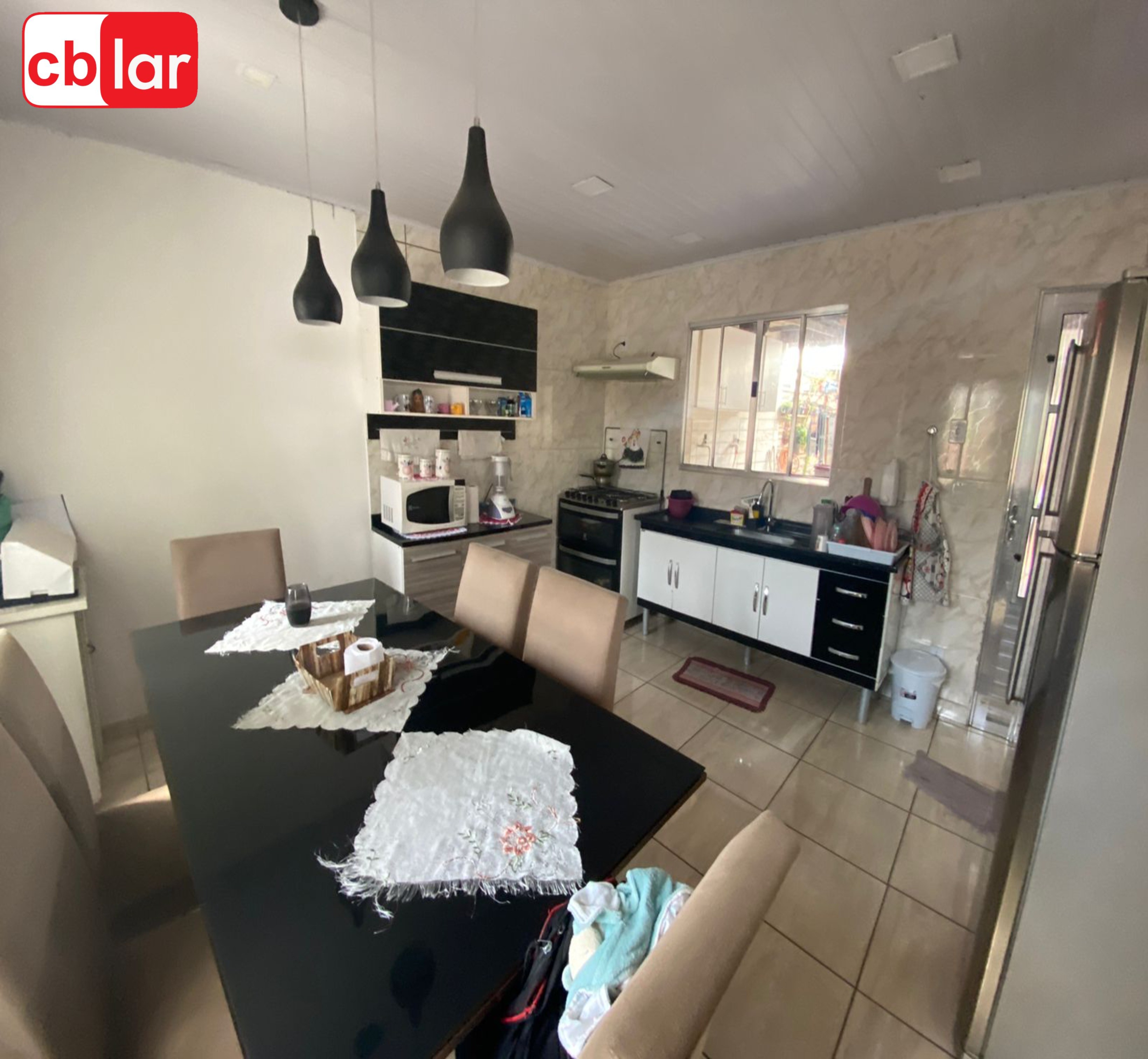 Casa à venda com 9 quartos, 250m² - Foto 1