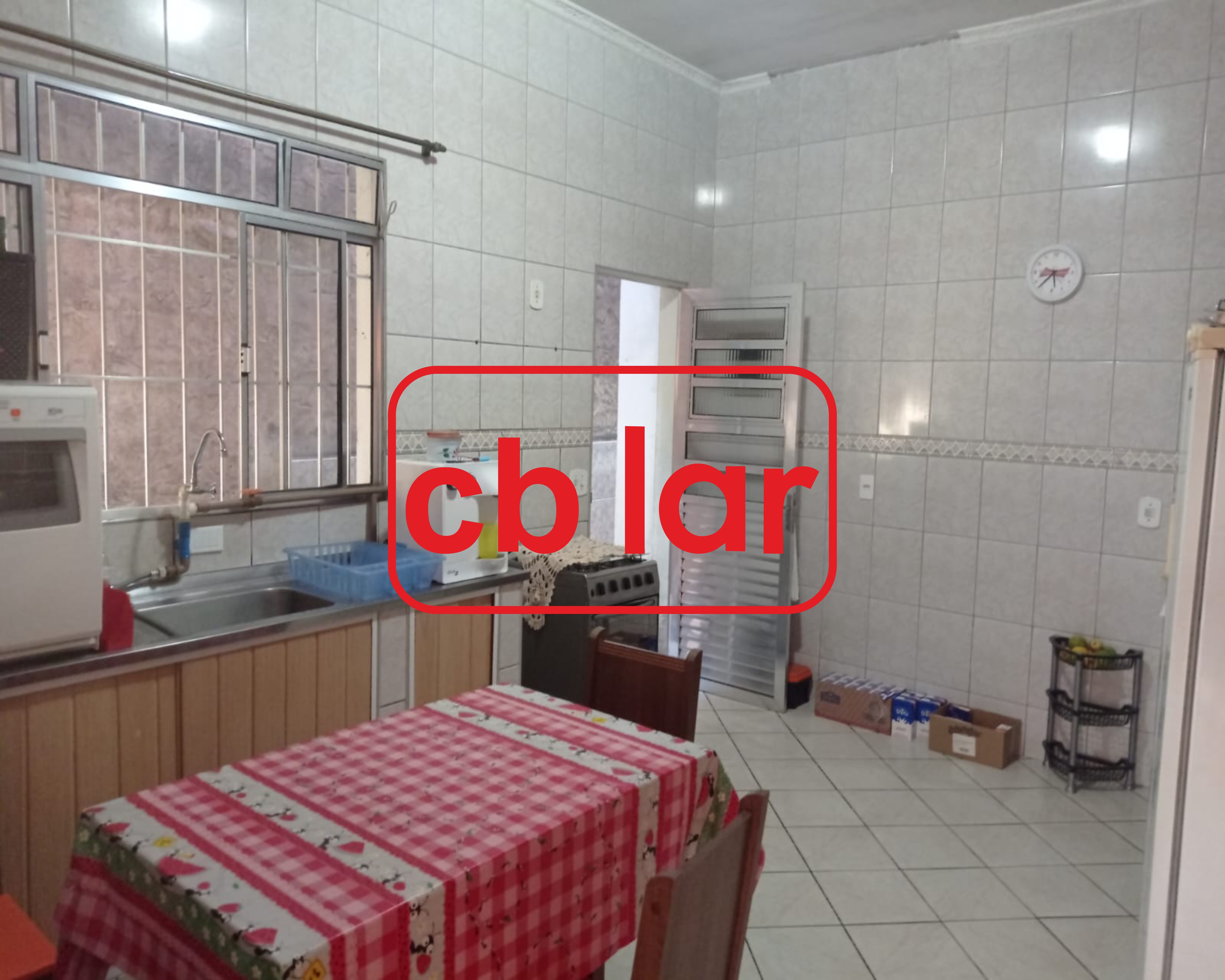 Casa à venda com 2 quartos, 100m² - Foto 1