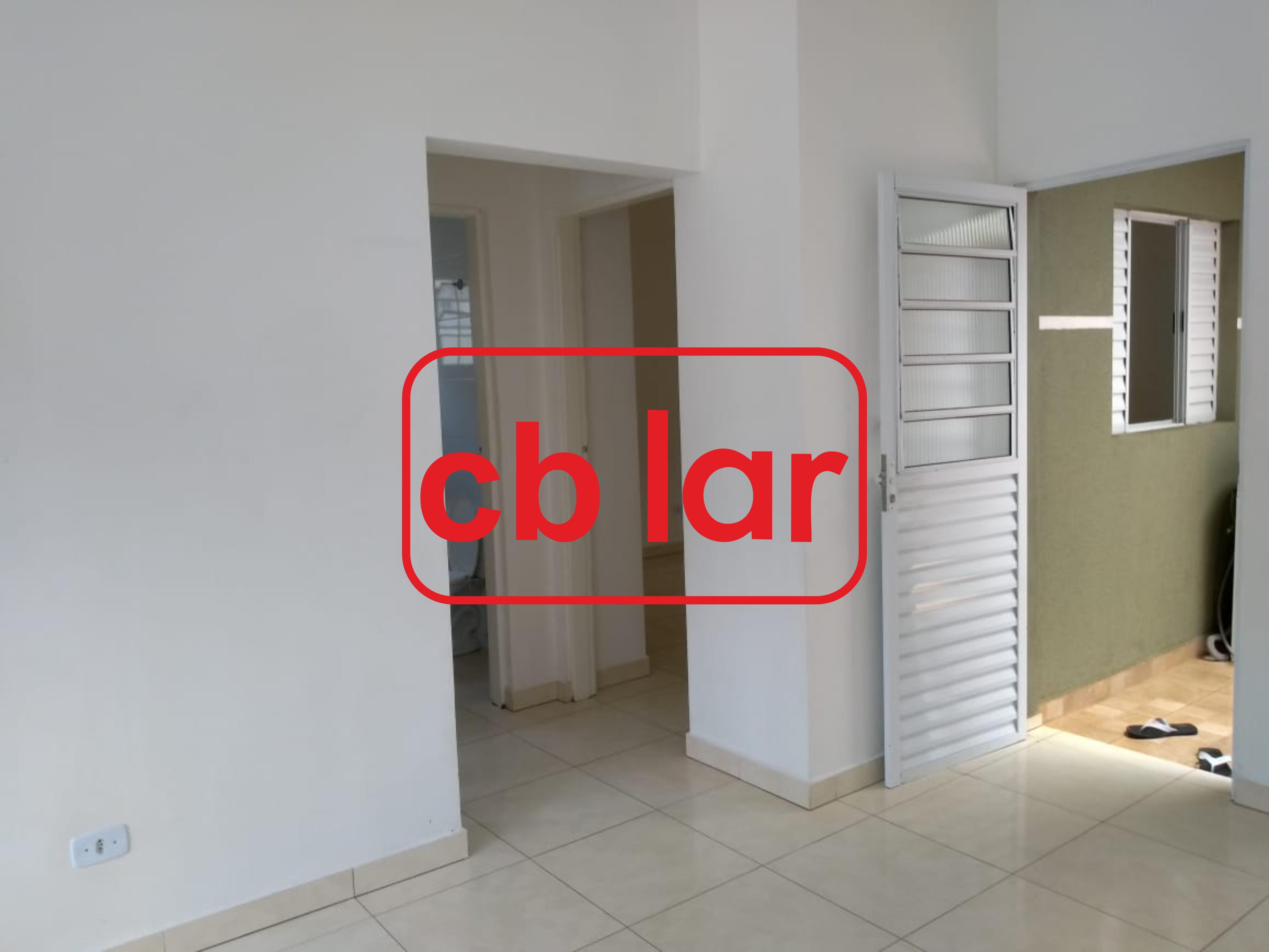 Casa à venda com 2 quartos, 108m² - Foto 2