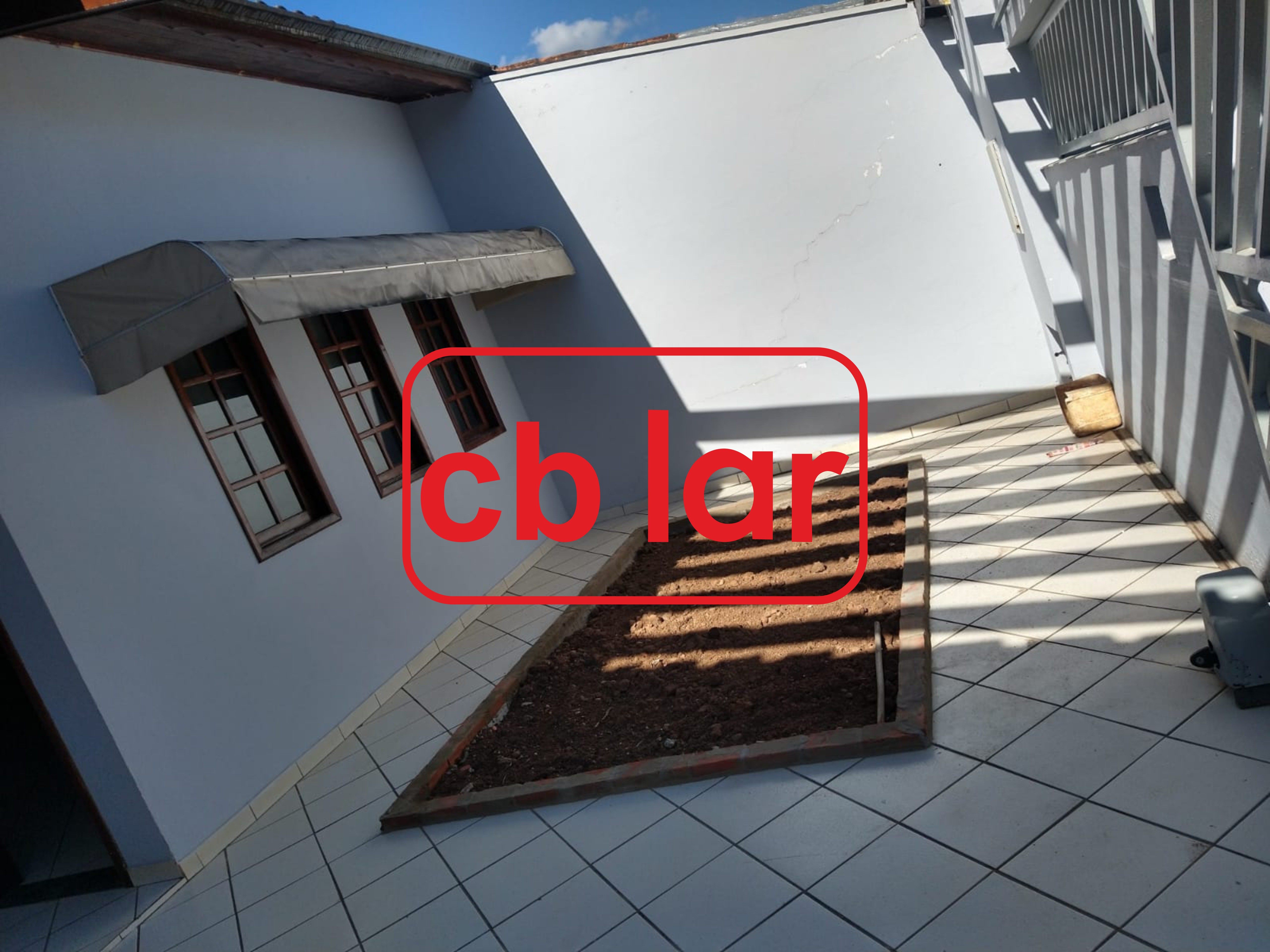 Casa à venda com 3 quartos, 250m² - Foto 1